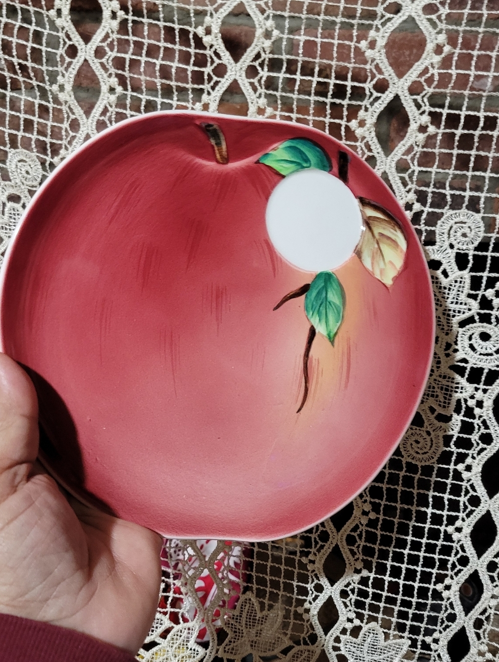Set of five Vtg snack plates Apple shape and hand-painted leaf and stem motif.